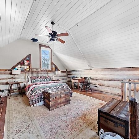 Rustic Augusta Cabin Exterior photo