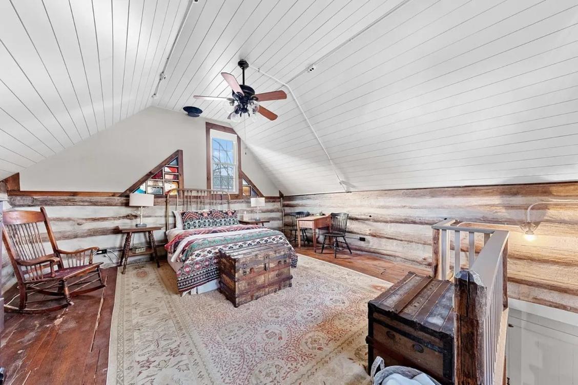 Rustic Augusta Cabin Exterior photo