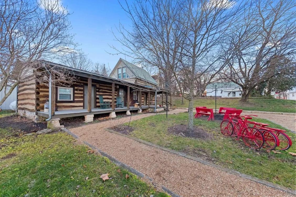Rustic Augusta Cabin Exterior photo
