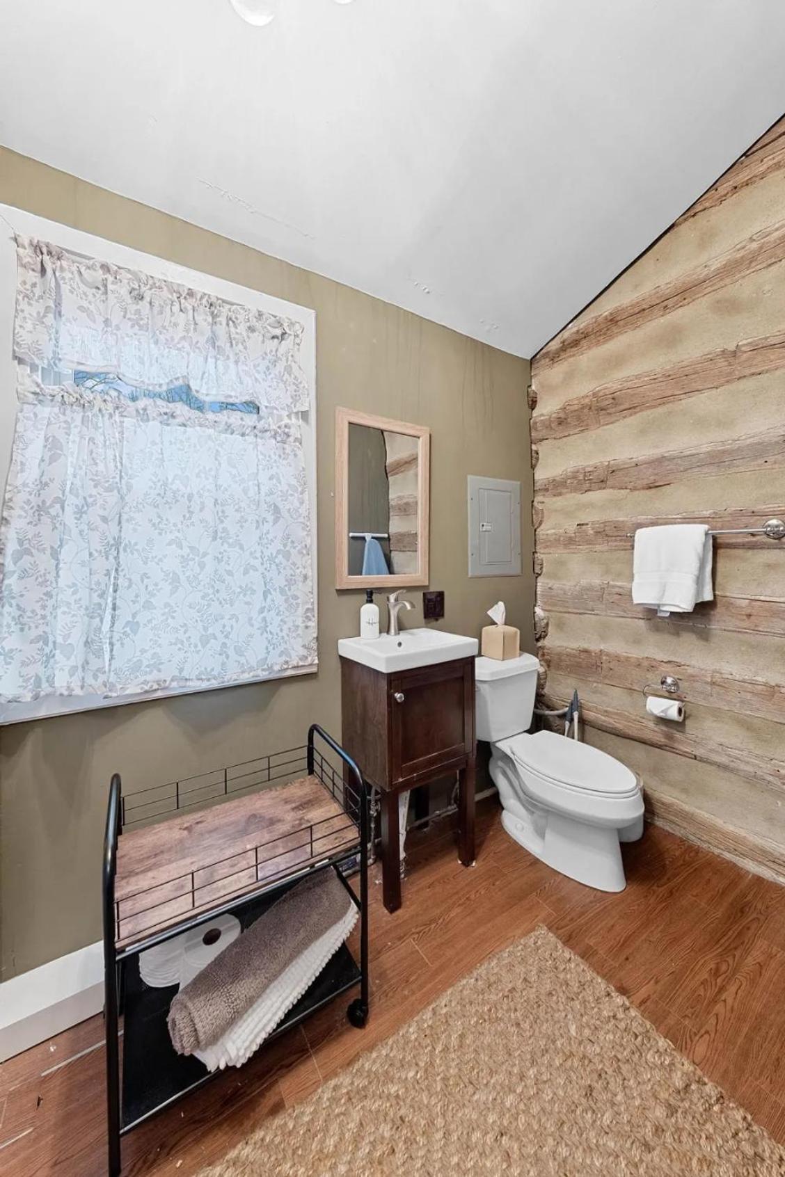 Rustic Augusta Cabin Exterior photo