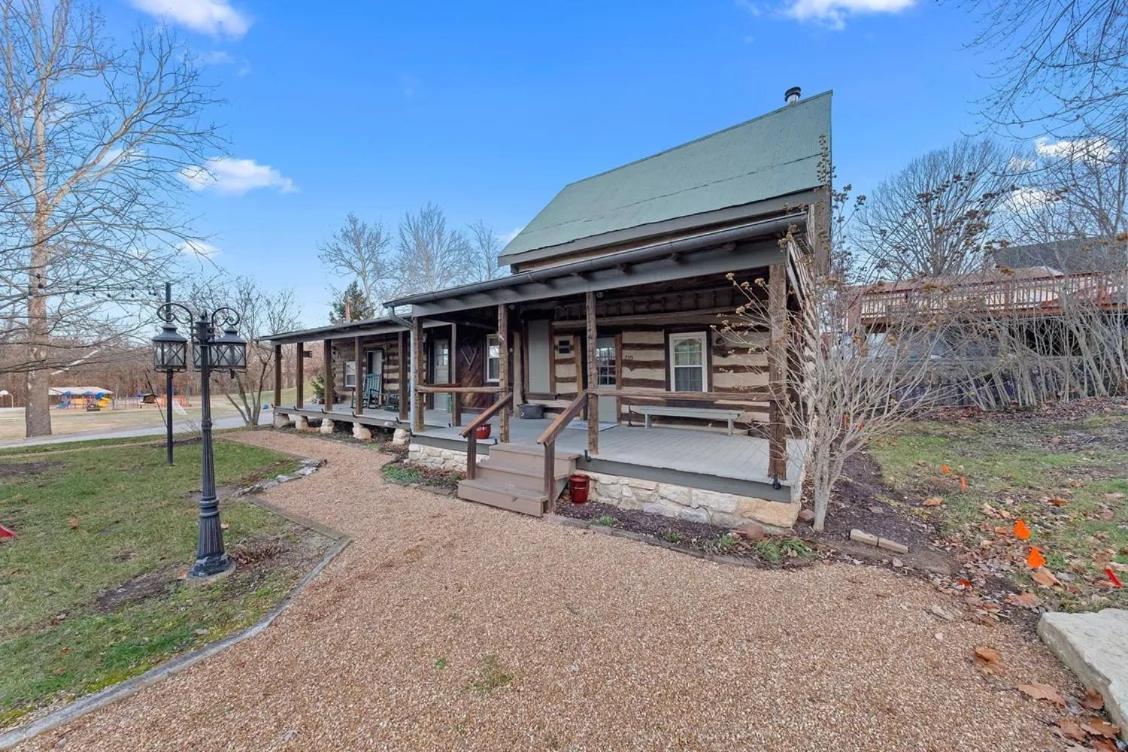 Rustic Augusta Cabin Exterior photo